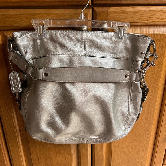 Metallic Silver Hobo purse - Picture 4 of 12